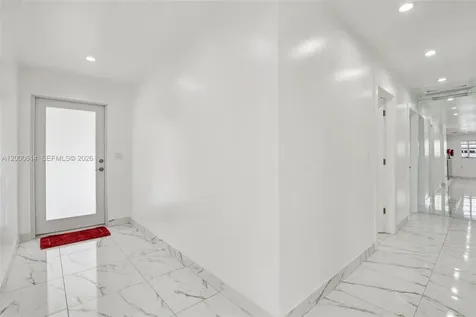 1900 SW 87th Court Miami FL 33165