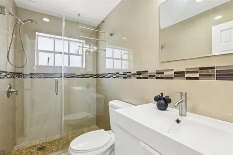 1900 SW 87th Court Miami FL 33165