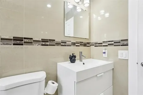 1900 SW 87th Court Miami FL 33165
