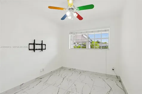 1900 SW 87th Court Miami FL 33165