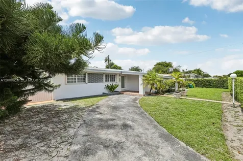 1900 SW 87th Court Miami FL 33165