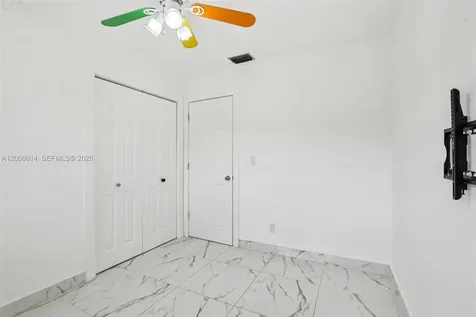 1900 SW 87th Court Miami FL 33165