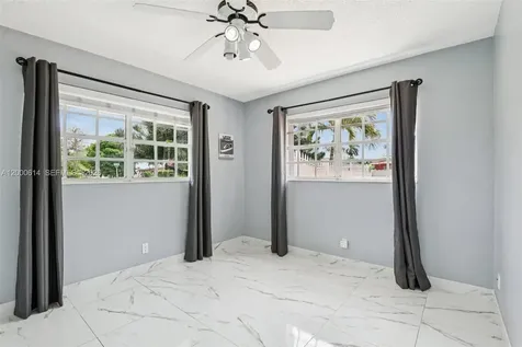 1900 SW 87th Court Miami FL 33165