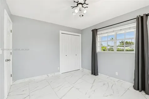 1900 SW 87th Court Miami FL 33165