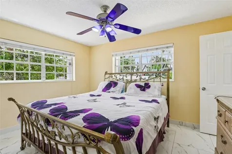 1900 SW 87th Court Miami FL 33165