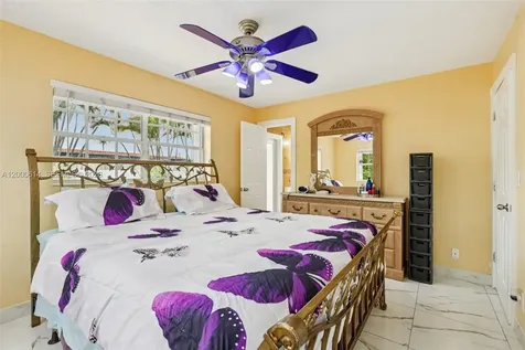 1900 SW 87th Court Miami FL 33165