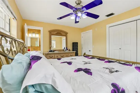1900 SW 87th Court Miami FL 33165