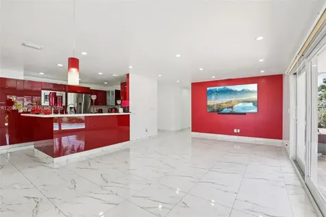 1900 SW 87th Court Miami FL 33165