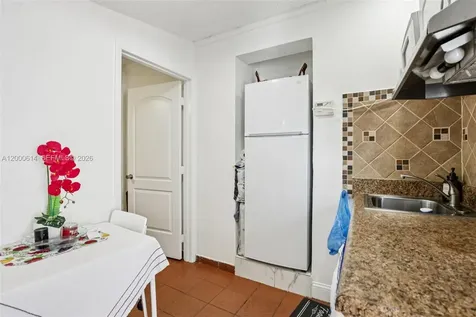1900 SW 87th Court Miami FL 33165