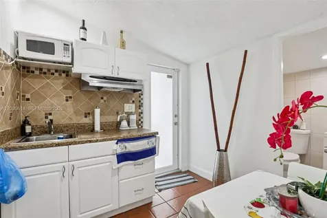 1900 SW 87th Court Miami FL 33165