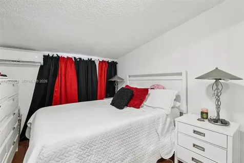 1900 SW 87th Court Miami FL 33165
