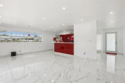 1900 SW 87th Court Miami FL 33165