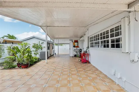1900 SW 87th Court Miami FL 33165