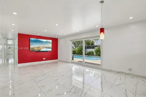 1900 SW 87th Court Miami FL 33165