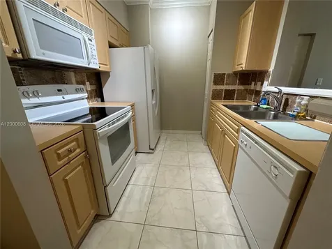 6841 SW 44th Street Miami FL 33155
