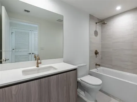 77 SE 5th Street Miami FL 33131