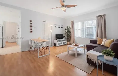 2615 Collins Avenue Miami Beach FL 33140
