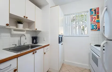 2615 Collins Avenue Miami Beach FL 33140