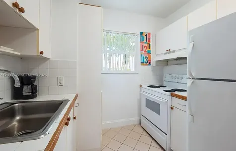 2615 Collins Avenue Miami Beach FL 33140