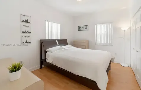 2615 Collins Avenue Miami Beach FL 33140