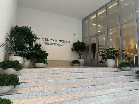77 SE 5th Street Miami FL 33131