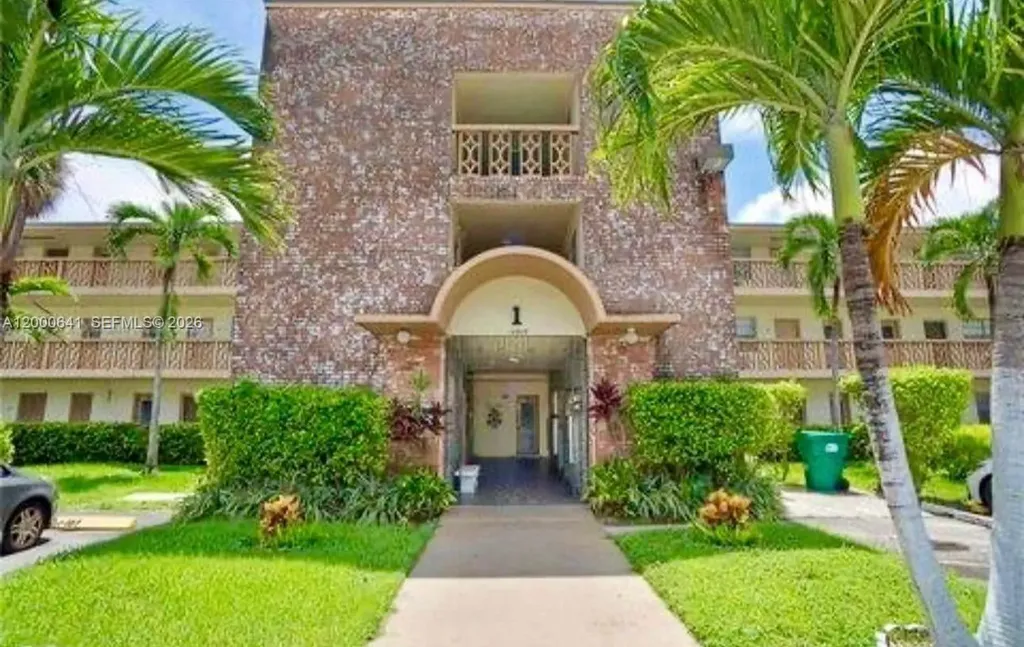 16900 NE 14 Miami FL 33162