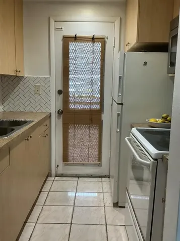 16900 NE 14 Miami FL 33162