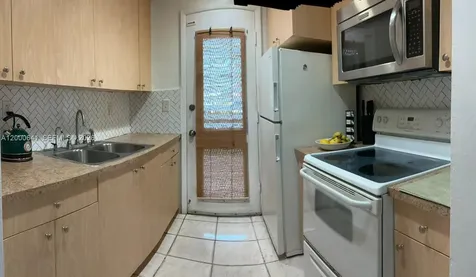 16900 NE 14 Miami FL 33162