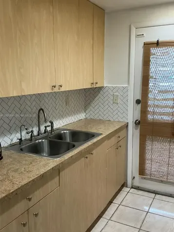 16900 NE 14 Miami FL 33162