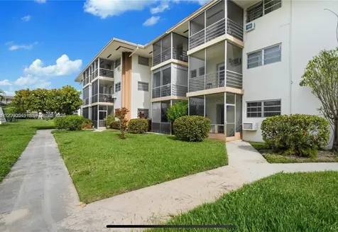 16900 NE 14 Miami FL 33162
