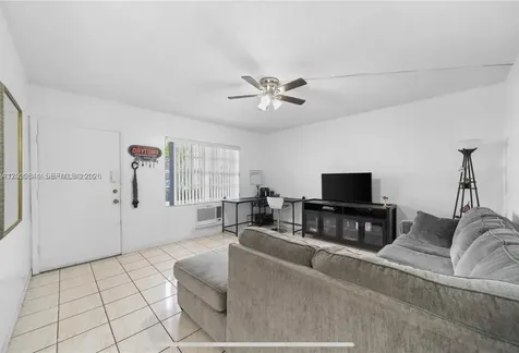 16900 NE 14 Miami FL 33162