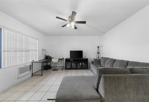 16900 NE 14 Miami FL 33162