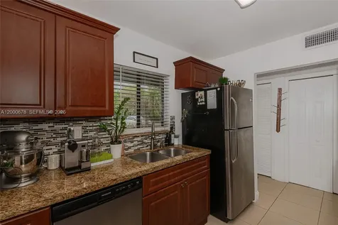 159 Lakeview Drive Weston FL 33326