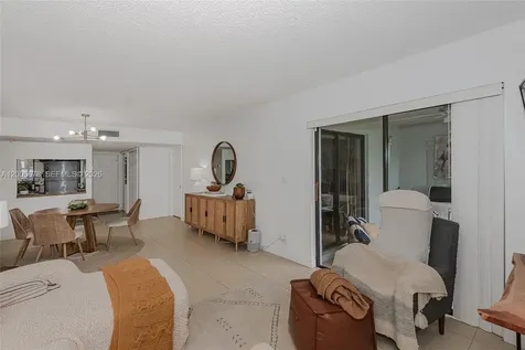 159 Lakeview Drive Weston FL 33326