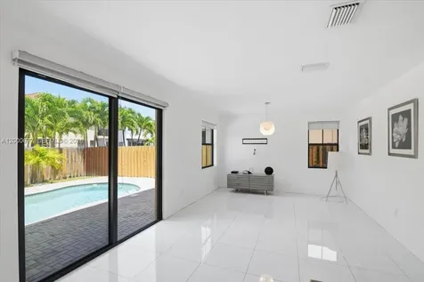9777 NW 8th Terrace Miami FL 33172