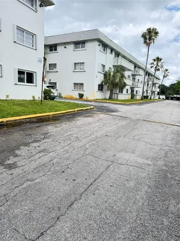 15201 NE 6th Avenue Miami FL 33162