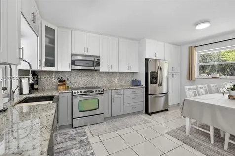 292 SW 52nd Avenue Plantation FL 33317