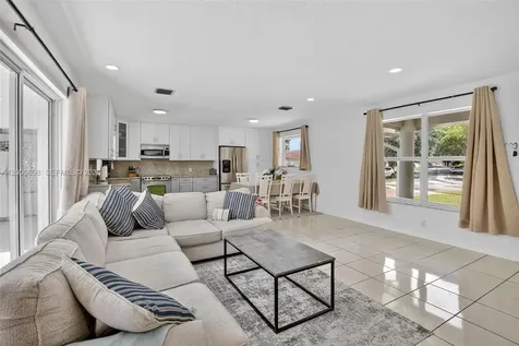 292 SW 52nd Avenue Plantation FL 33317