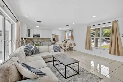 292 SW 52nd Avenue Plantation FL 33317