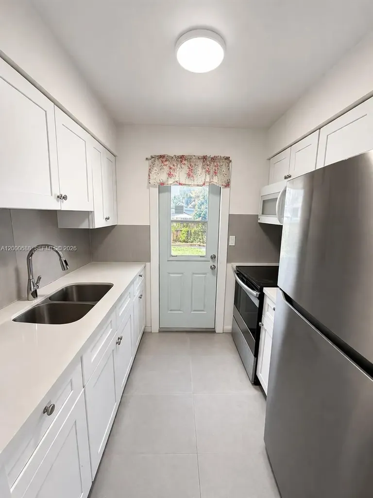2550 NE 182nd Street North Miami Beach FL 33160