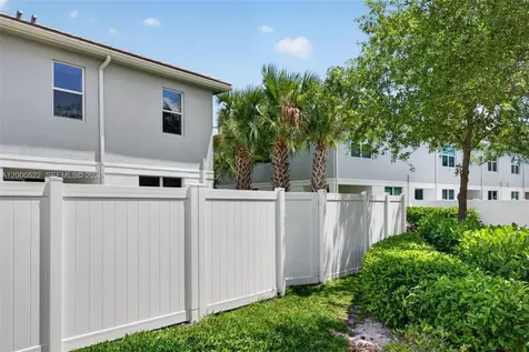 543 Parsons Way Deerfield Beach FL 33442