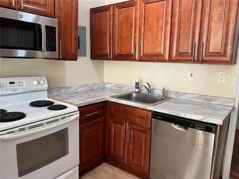 931 NW 34th Way Lauderhill FL 33311