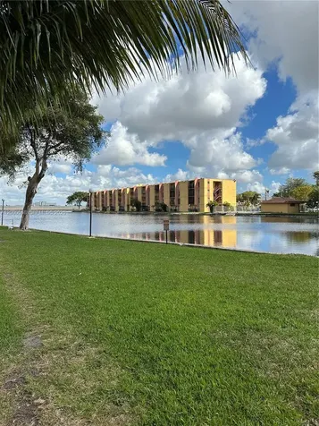 4717 NW 7th Street Miami FL 33126