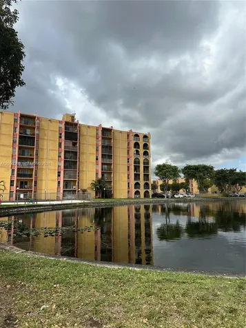 4717 NW 7th Street Miami FL 33126