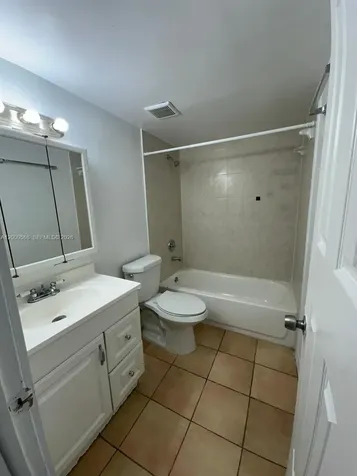 4717 NW 7th Street Miami FL 33126