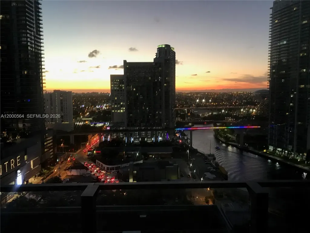 68 SE 6th Street Miami FL 33131