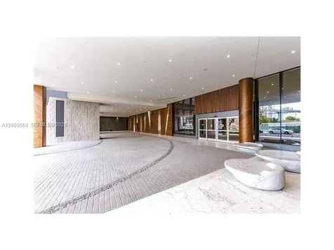 68 SE 6th Street Miami FL 33131