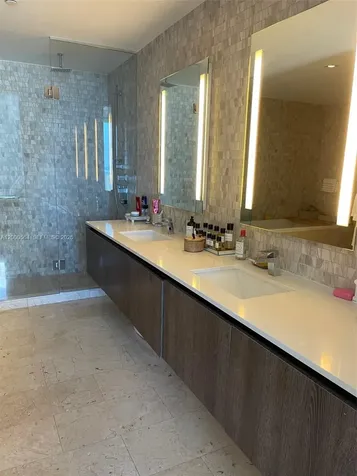 68 SE 6th Street Miami FL 33131