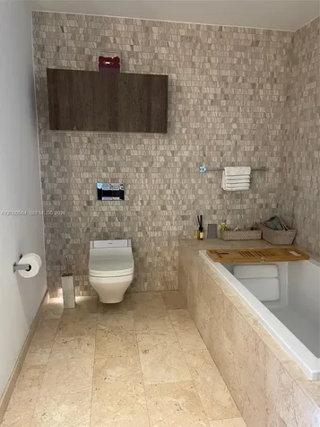 68 SE 6th Street Miami FL 33131