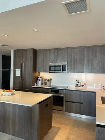 68 SE 6th Street Miami FL 33131